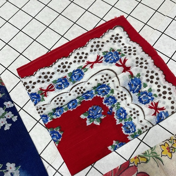 4 colorful vintage handkerchiefs, suitable for small craft/sewing projects - Picture 4 of 11